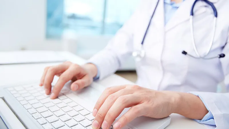 Monitoring the <span class='blue'>HIS</span> of French hospitals